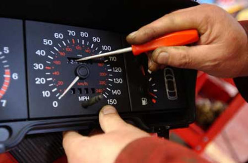 Como falsificar kms em carro antigo
